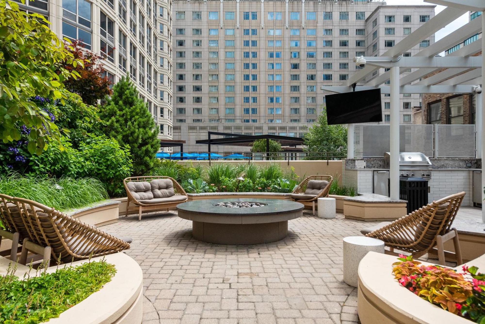 The Bernardin Gold Coast Luxury Apartments Near Magnificent Mile Chicago Exterior photo
